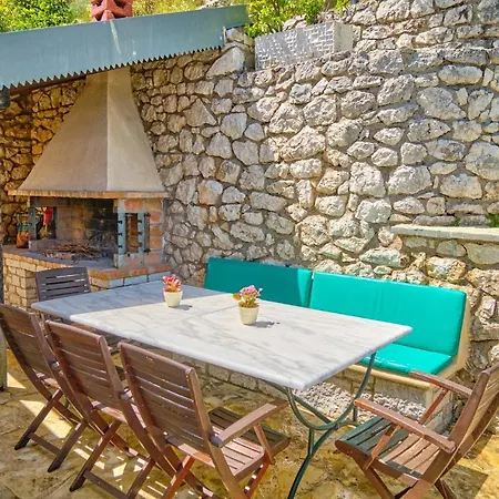 וילה Spiros Imerolia